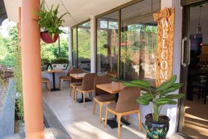 The Eunie's kitchen experience on LyveCity