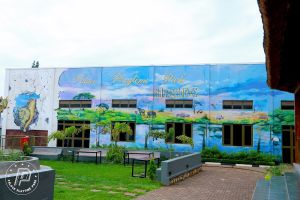 The Palace Playtime park experience on LyveCity