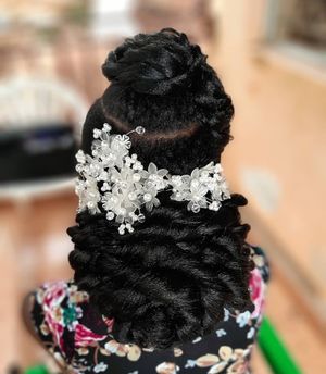 The The Sununu Effect Beauty Studio experience on LyveCity