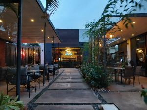 The La Cueva experience on LyveCity