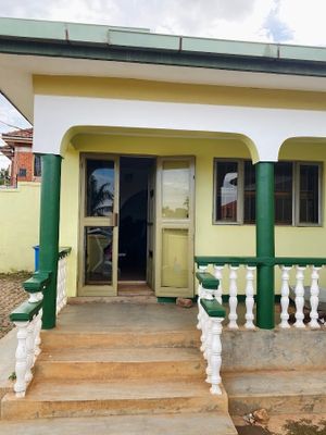 The Boxleo Courier Services Limited Uganda experience on LyveCity